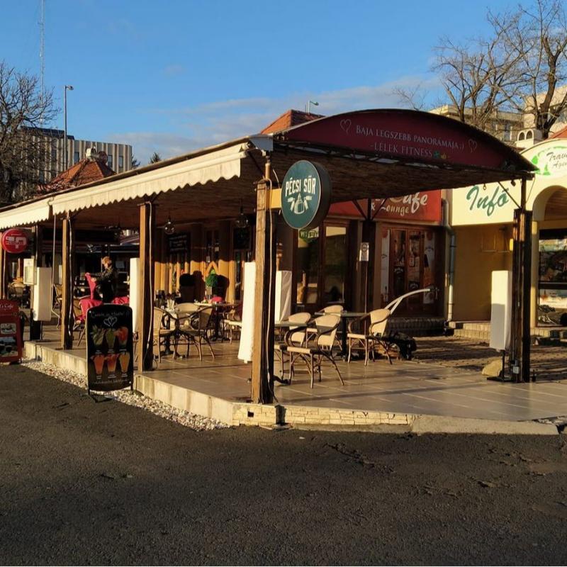 Daniel's Cafe & Lounge