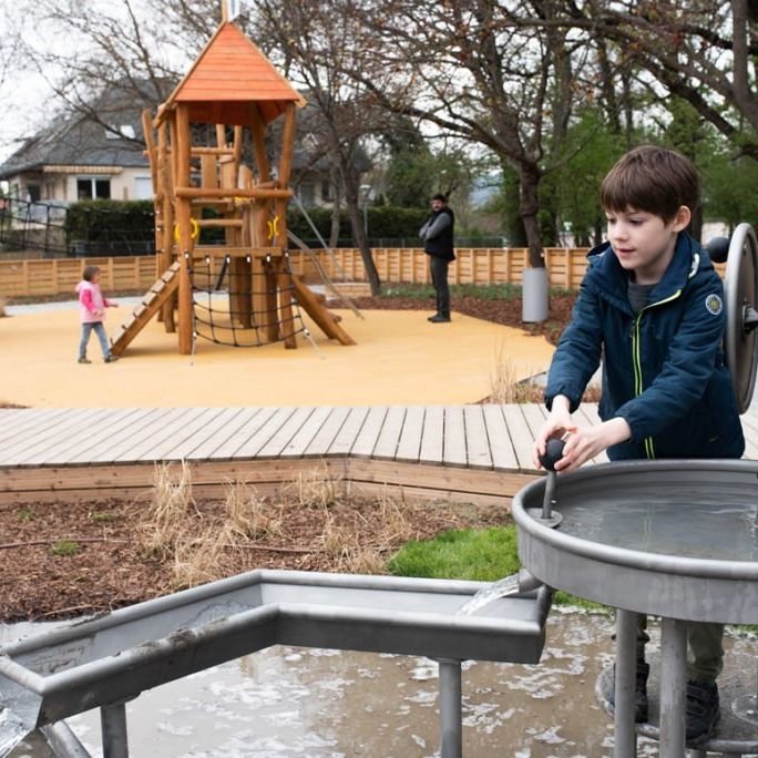 Adyliget park playground